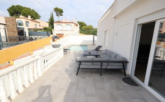 Resale - Villa -
Torrevieja - Costa Blanca