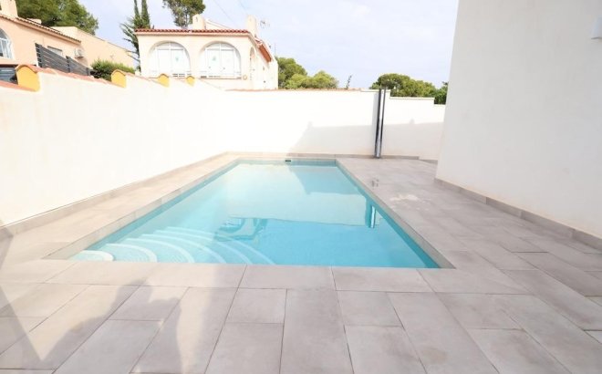 Resale - Villa -
Torrevieja - Costa Blanca