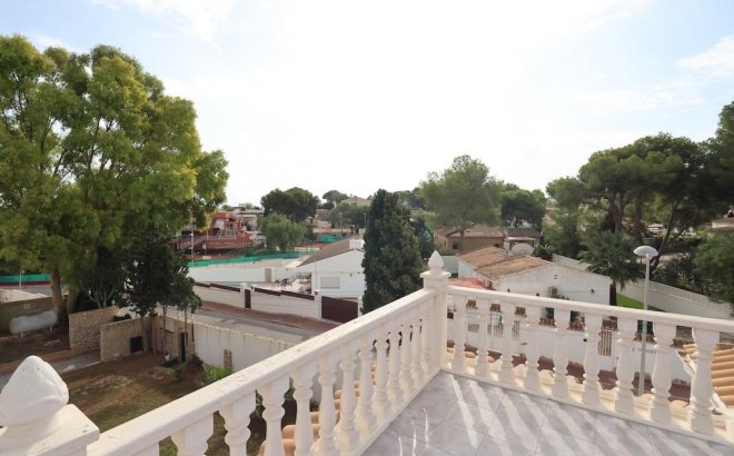 Resale - Villa -
Torrevieja - Costa Blanca