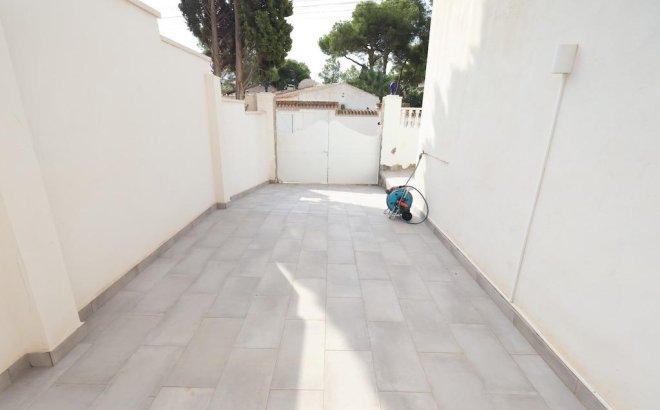 Resale - Villa -
Torrevieja - Costa Blanca