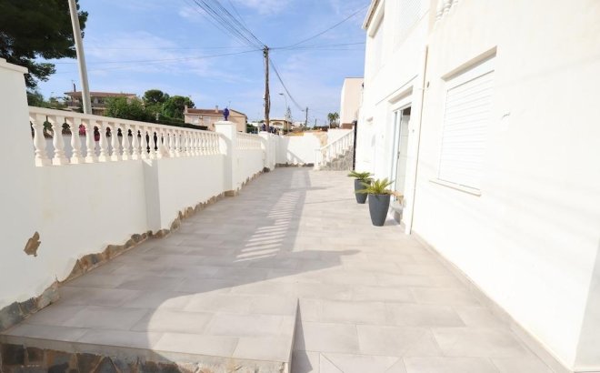 Resale - Villa -
Torrevieja - Costa Blanca