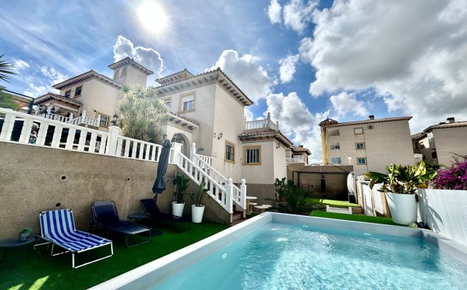 Resale - Villa -
Villamartin - Costa Blanca