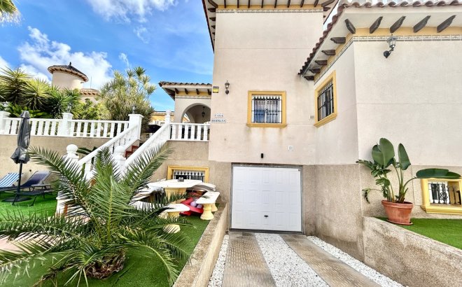 Resale - Villa -
Villamartin - Costa Blanca