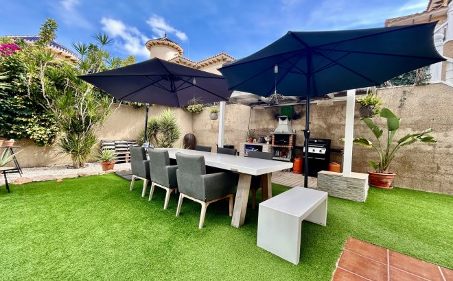 Resale - Villa -
Villamartin - Costa Blanca