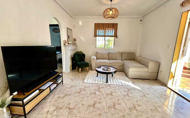 Resale - Villa -
Villamartin - Costa Blanca