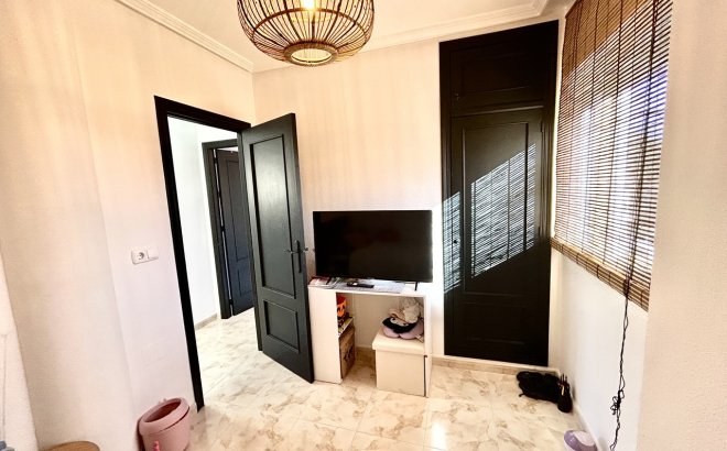 Resale - Villa -
Villamartin - Costa Blanca