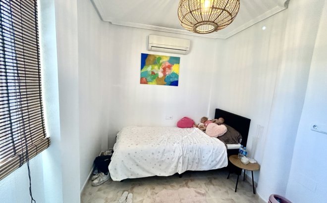 Resale - Villa -
Villamartin - Costa Blanca