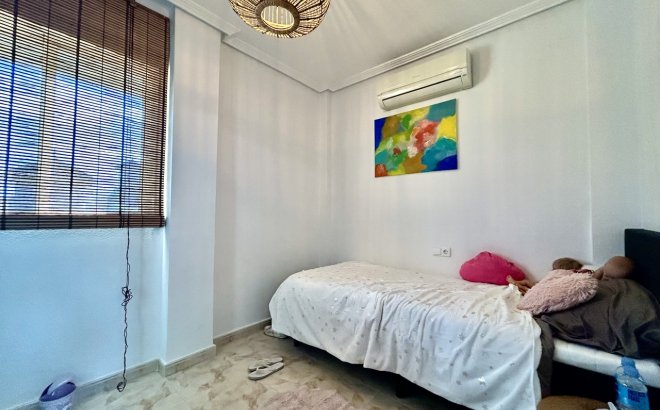 Resale - Villa -
Villamartin - Costa Blanca