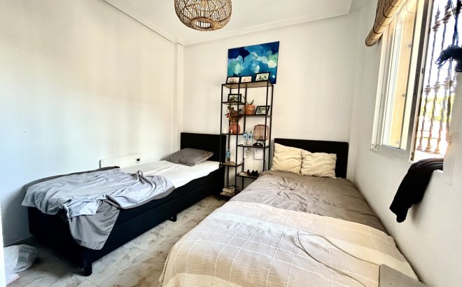 Resale - Villa -
Villamartin - Costa Blanca