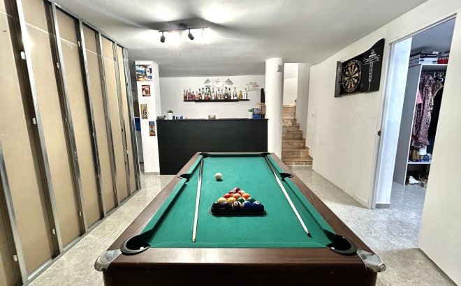 Resale - Villa -
Villamartin - Costa Blanca