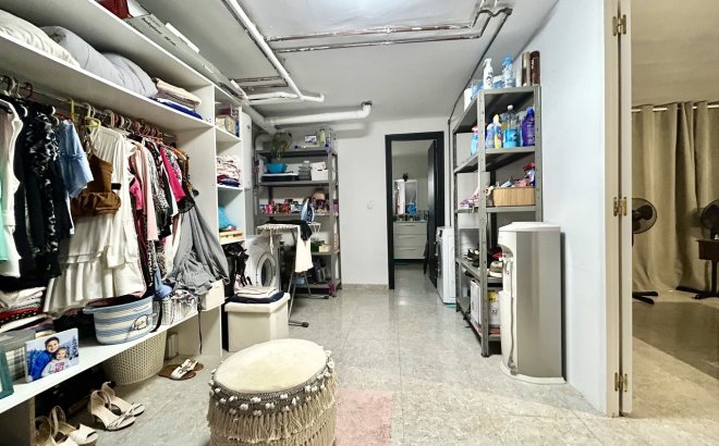 Resale - Villa -
Villamartin - Costa Blanca