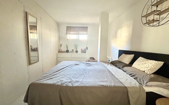 Resale - Villa -
Villamartin - Costa Blanca
