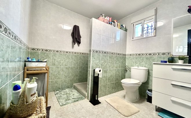 Resale - Villa -
Villamartin - Costa Blanca