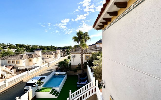 Resale - Villa -
Villamartin - Costa Blanca