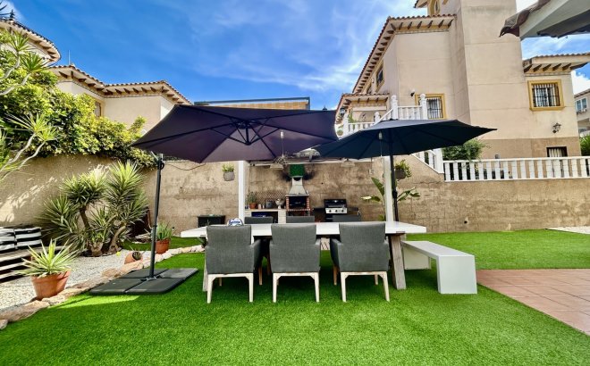 Resale - Villa -
Villamartin - Costa Blanca
