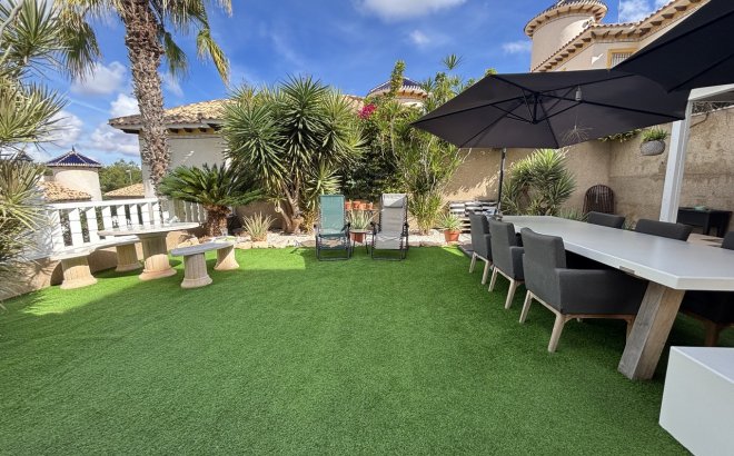 Resale - Villa -
Villamartin - Costa Blanca