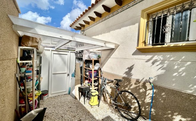 Resale - Villa -
Villamartin - Costa Blanca