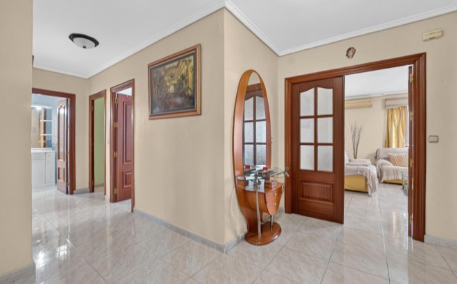 Revente - Appartement -
Torrevieja