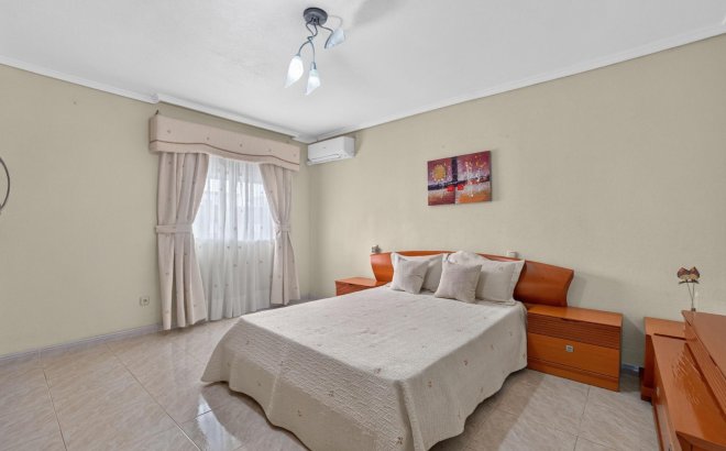 Revente - Appartement -
Torrevieja