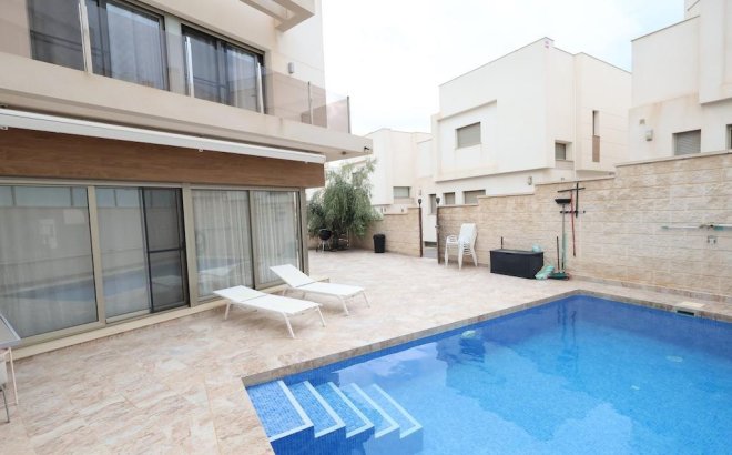 Resale - Villa -
Orihuela Costa - Costa Blanca