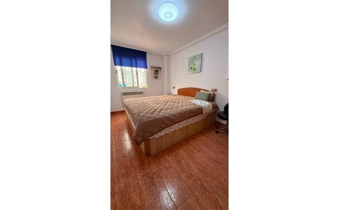 Resale - Bungalow -
Torrevieja - La Mata