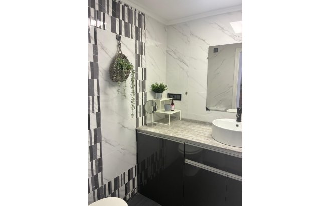 Resale - Apartment -
Torrevieja - Centro