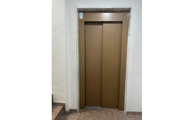 Resale - Apartment -
Torrevieja - Centro