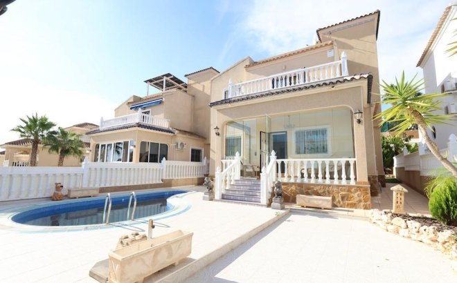 Resale - Villa -
Orihuela Costa - Costa Blanca