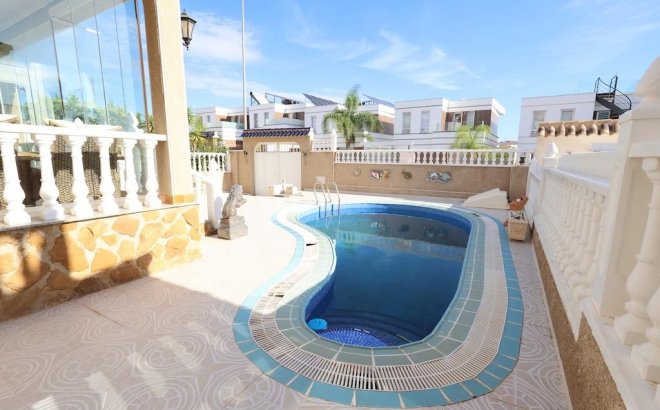 Resale - Villa -
Orihuela Costa - Costa Blanca
