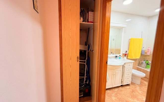 Resale - Apartment -
Torrevieja - Centro