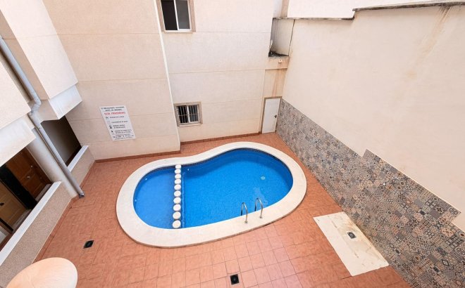 Resale - Apartment -
Torrevieja - Centro