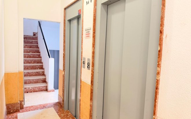 Resale - Apartment -
Torrevieja - Centro