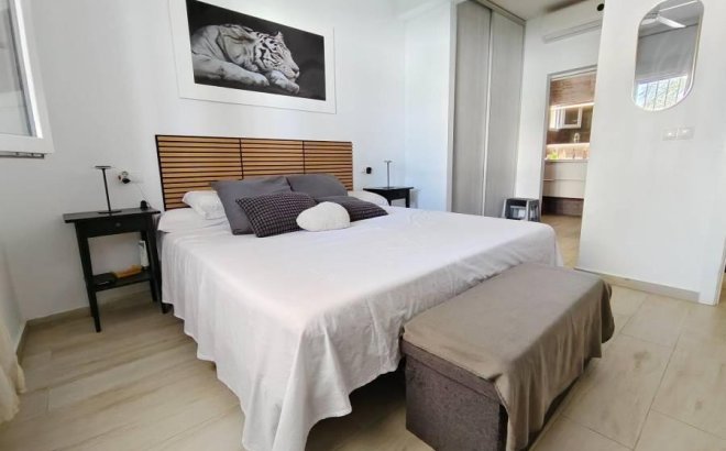 Resale - Villa -
Torrevieja - Torreta Florida