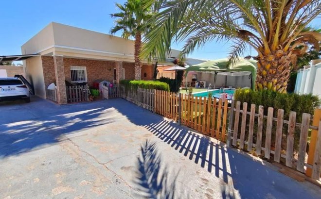 Resale - Villa -
Torrevieja - Torreta Florida