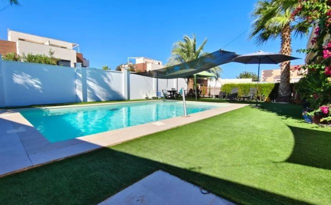 Resale - Villa -
Torrevieja - Torreta Florida
