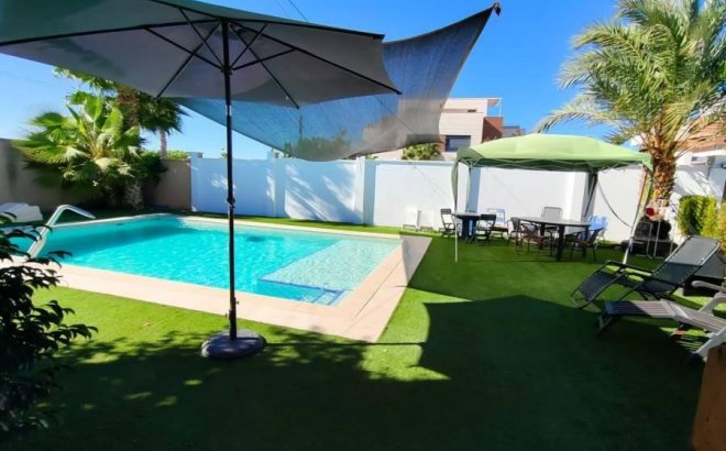 Resale - Villa -
Torrevieja - Torreta Florida