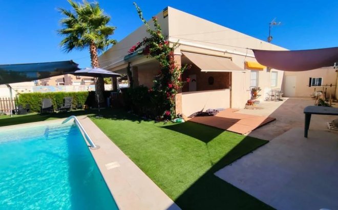 Resale - Villa -
Torrevieja - Torreta Florida