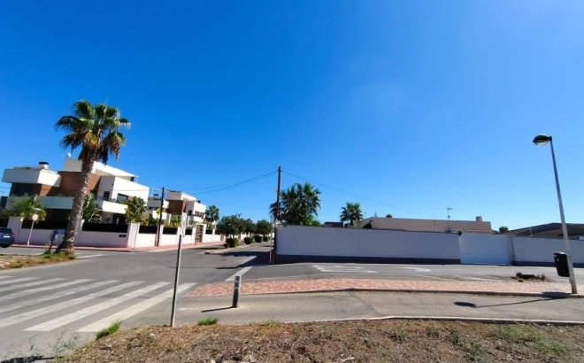 Resale - Villa -
Torrevieja - Torreta Florida