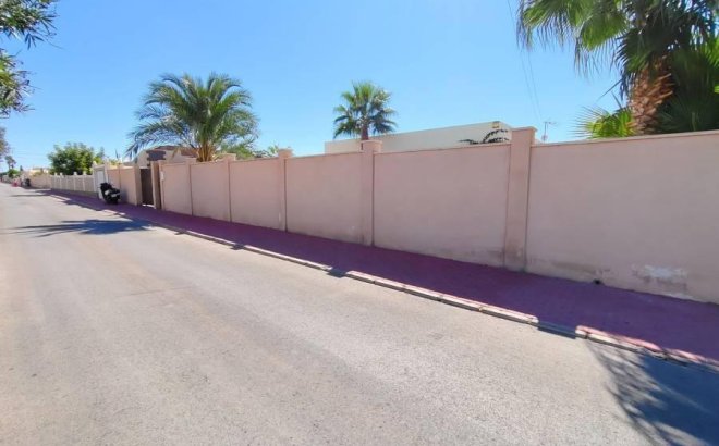 Resale - Villa -
Torrevieja - Torreta Florida