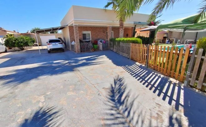 Resale - Villa -
Torrevieja - Torreta Florida