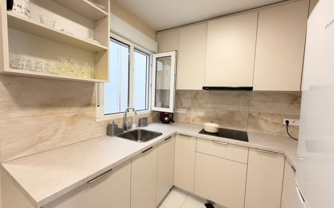 Resale - Apartment -
Torrevieja - Centro