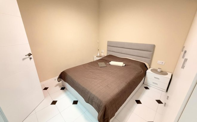 Resale - Apartment -
Torrevieja - Centro