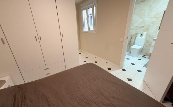 Resale - Apartment -
Torrevieja - Centro