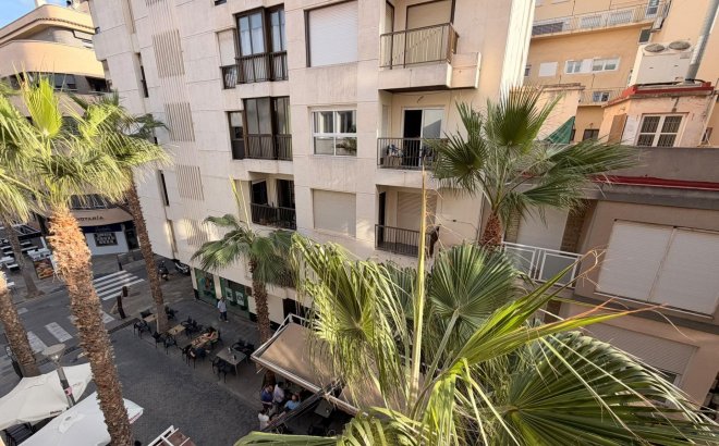 Resale - Apartment -
Torrevieja - Centro
