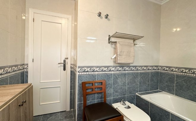 Revente - Villa -
Villamartin - Costa Blanca
