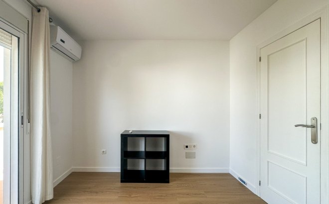 Revente - Villa -
Villamartin - Costa Blanca