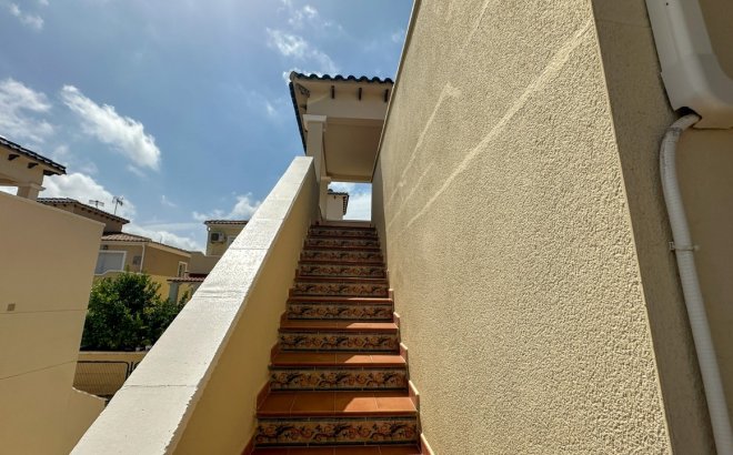 Revente - Villa -
Villamartin - Costa Blanca
