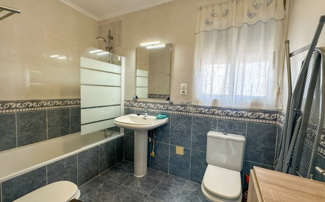 Revente - Villa -
Villamartin - Costa Blanca