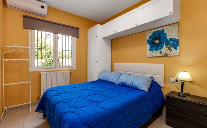 Resale - Villa -
Torrevieja - La Siesta - El Salado - Torreta