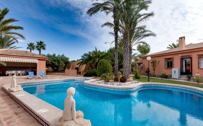 Resale - Villa -
Torrevieja - La Siesta - El Salado - Torreta